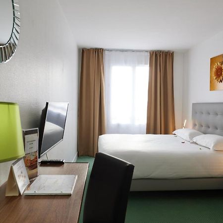 Hotel Le Beffroi Dreux Bagian luar foto