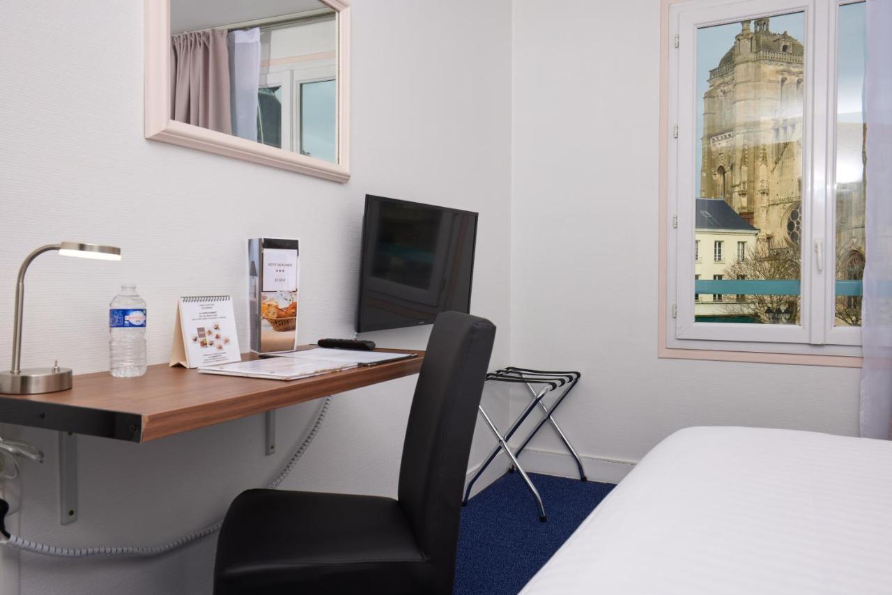 Hotel Le Beffroi Dreux Bagian luar foto