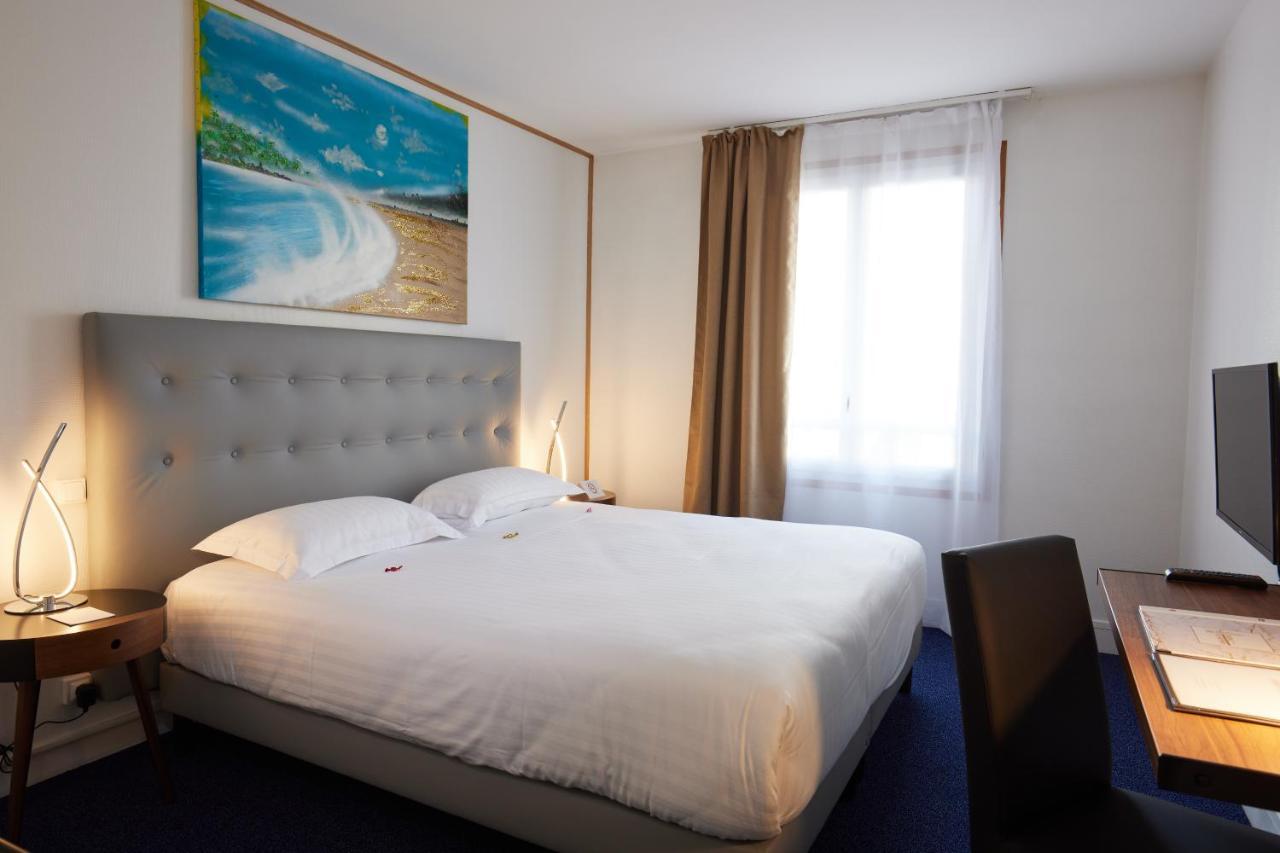 Hotel Le Beffroi Dreux Bagian luar foto
