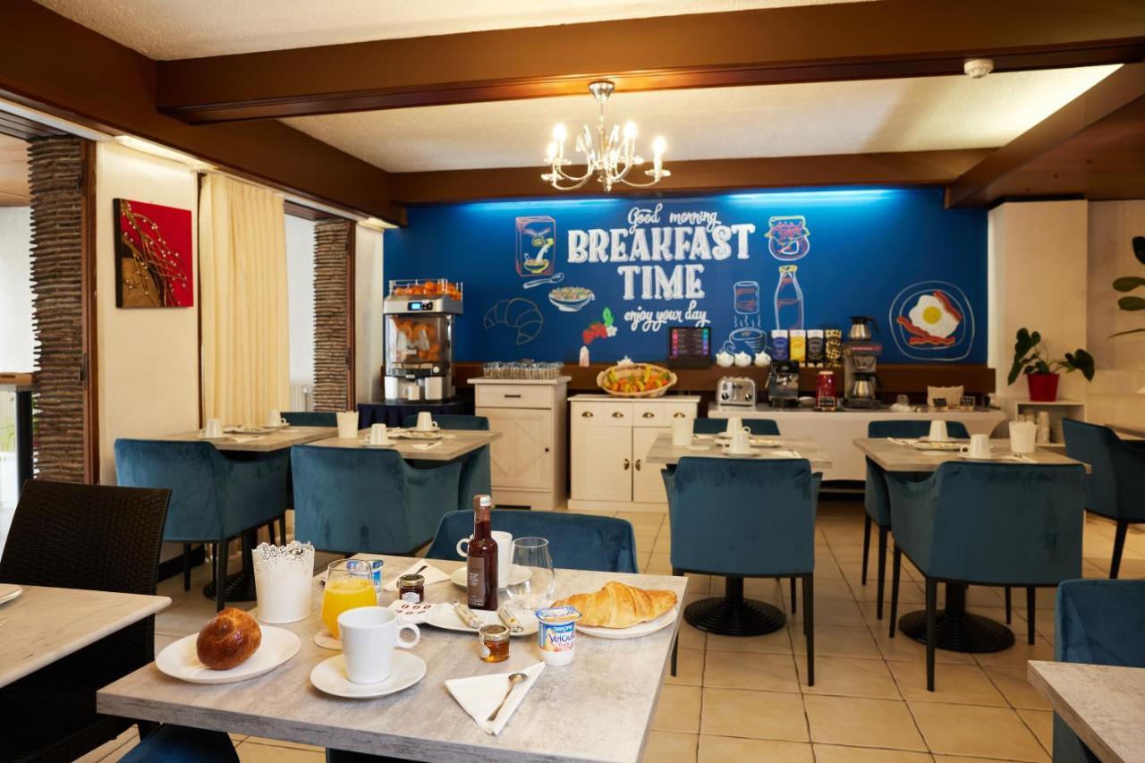 Hotel Le Beffroi Dreux Bagian luar foto