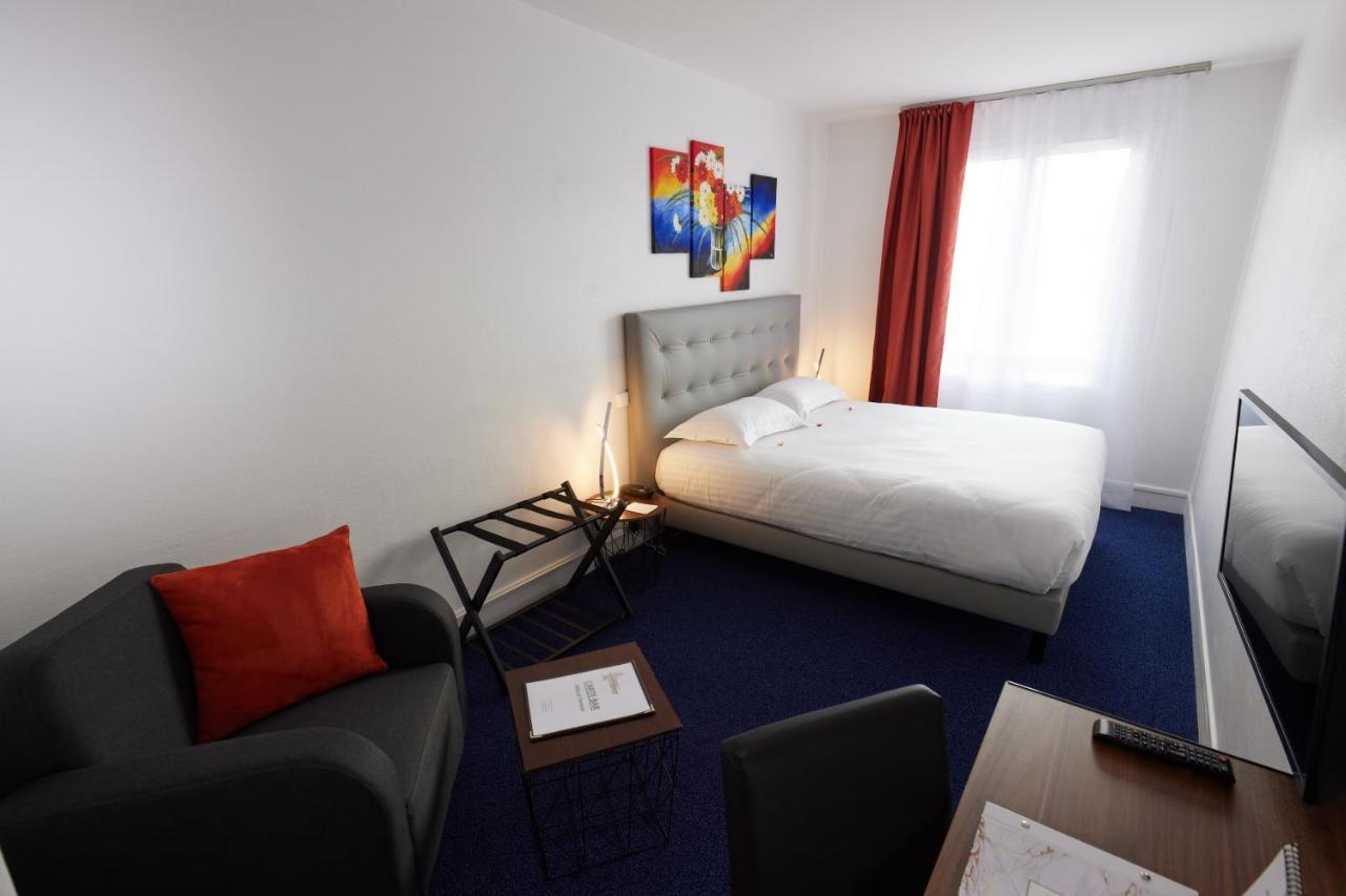 Hotel Le Beffroi Dreux Bagian luar foto