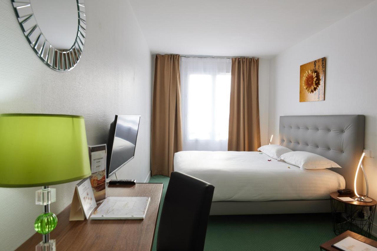 Hotel Le Beffroi Dreux Bagian luar foto
