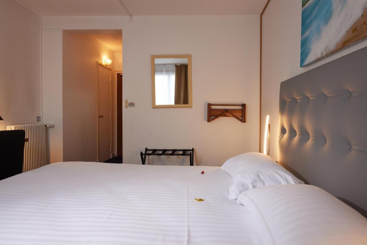 Hotel Le Beffroi Dreux Bagian luar foto