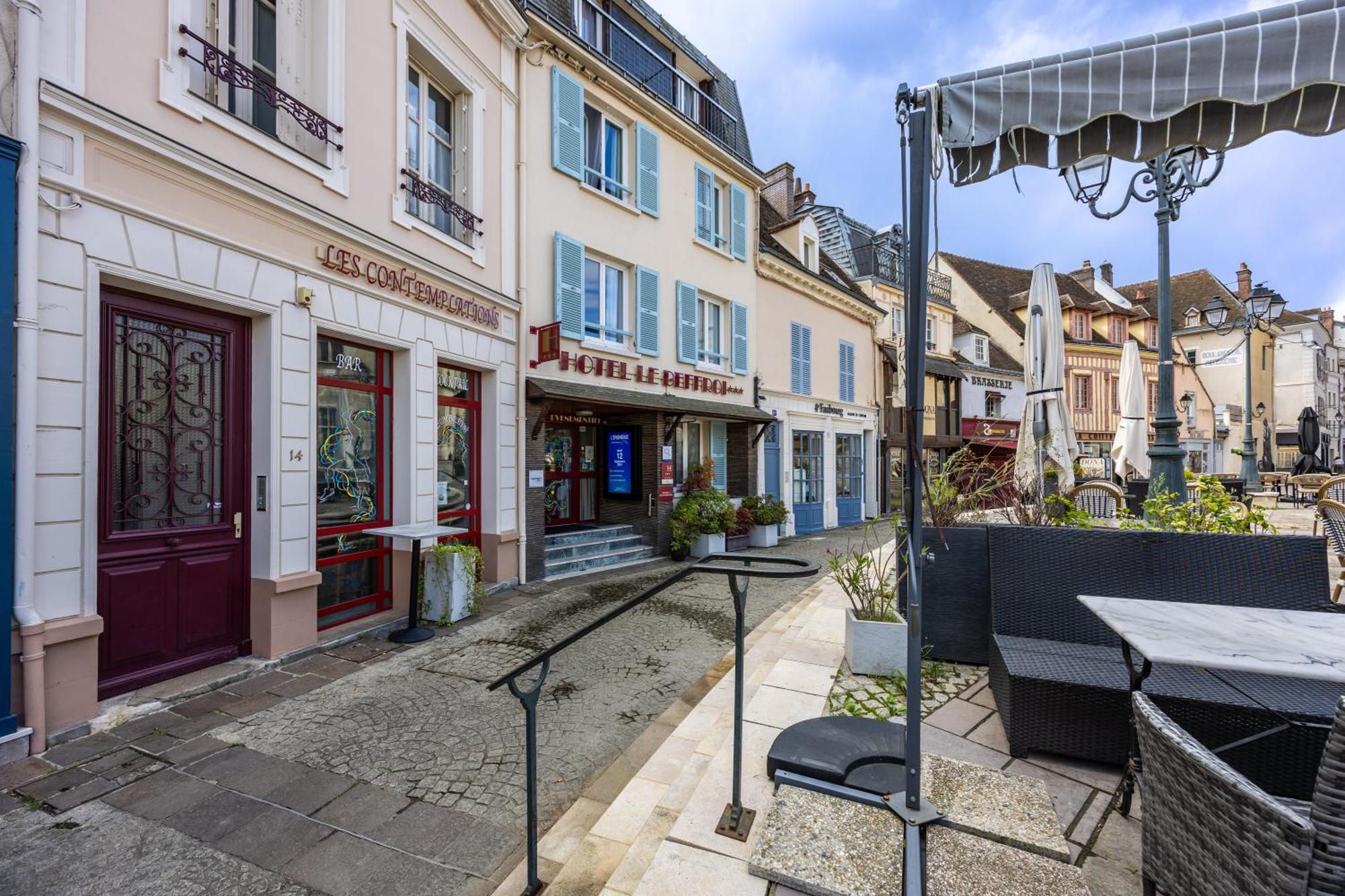 Hotel Le Beffroi Dreux Bagian luar foto