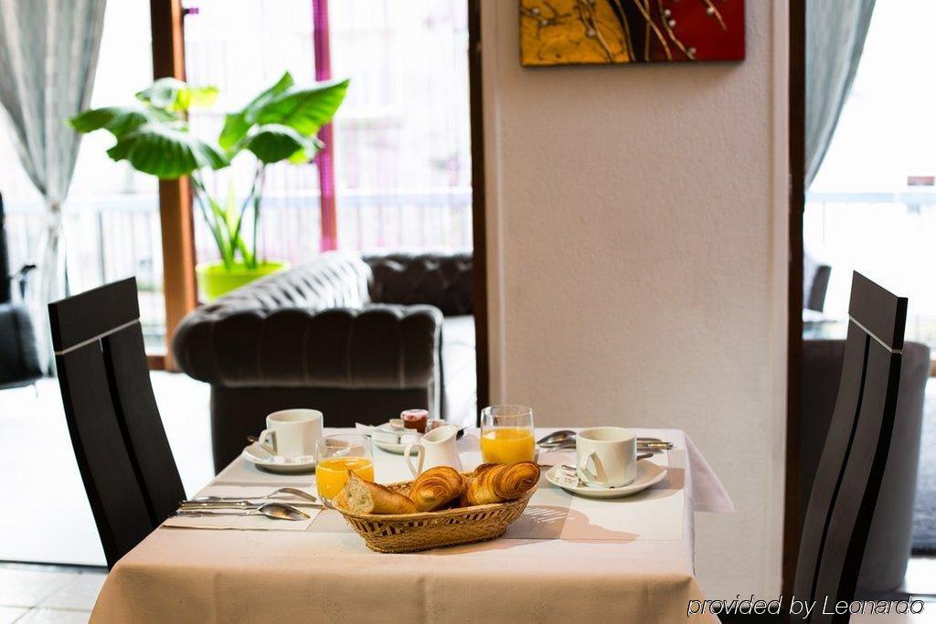 Hotel Le Beffroi Dreux Bagian luar foto