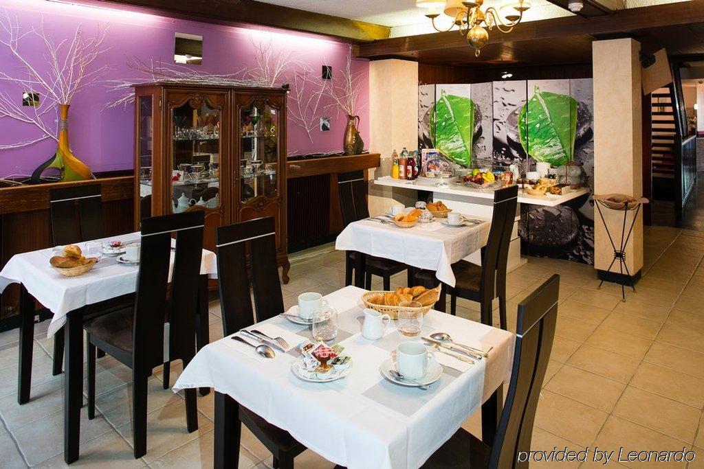 Hotel Le Beffroi Dreux Bagian luar foto